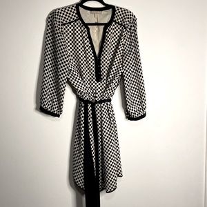 Banana republic dress size 14 cream with black print slightly above the knee